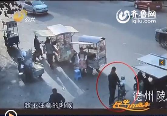 在臨盤市場被抓之后，薦某竟然拿出了一把匕首