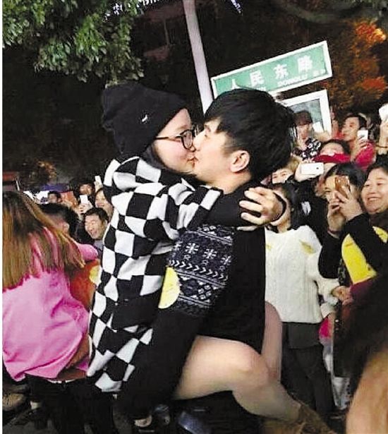 雖只是縣城的比賽，但水準(zhǔn)著實(shí)不低，居然有選手采用考拉式。