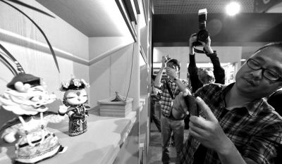 北京故宮吉祥物“壯壯”和“美美”昨天首度對(duì)外亮相。中新社發(fā)