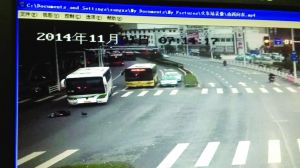 老人倒在路上，最終不治