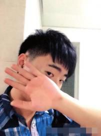 事發(fā)前，小曾發(fā)出一張剛剛剪完短發(fā)的照片。