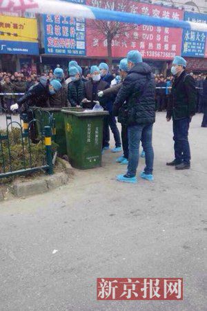亳州路邊垃圾桶內(nèi)驚現(xiàn)碎尸。網(wǎng)友供圖