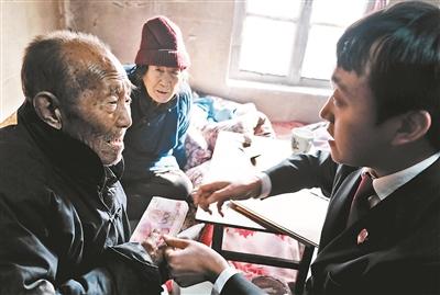 法官送去贍養(yǎng)費。