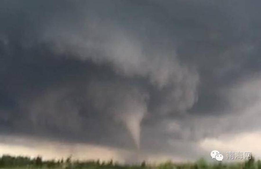 海南文昌突發(fā)龍卷風 已致1人死亡9人受傷 海南文昌突發(fā)龍卷風 已致1人死亡9人受傷
