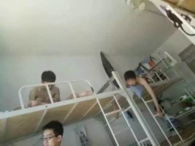這個(gè)學(xué)校的男生宿舍火了！女同學(xué)都喊著要嫁