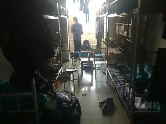 這個(gè)學(xué)校的男生宿舍火了！女同學(xué)都喊著要嫁