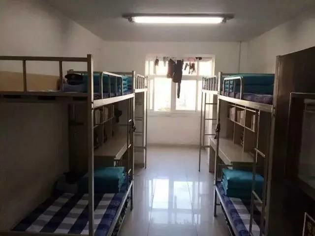 這個(gè)學(xué)校的男生宿舍火了！女同學(xué)都喊著要嫁