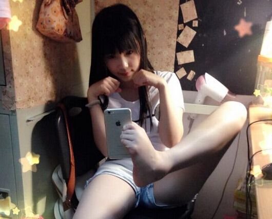 妹子們每周花至少五小時自拍，到底是為啥？