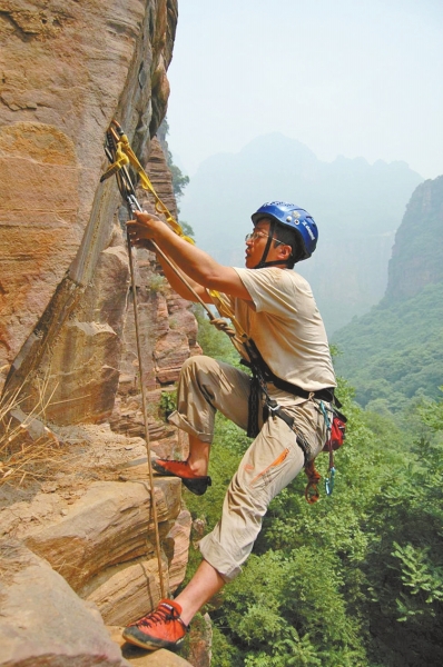 本周末，到萬(wàn)仙山看“峭壁上的芭蕾”