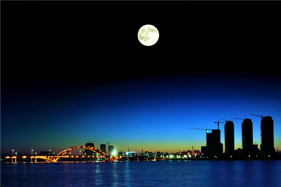 賞月之旅，讓愛(ài)像滿(mǎn)月一樣皎潔（資料圖）