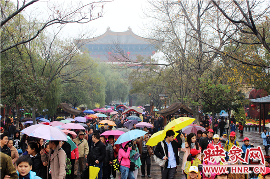天好、花美 中國(guó)開封第32屆菊花文化節(jié)延長(zhǎng)一周