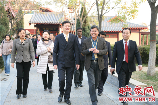 世界旅游城市市長論壇與會嘉賓赴清明上河園考察 世界旅游城市市長論壇與會嘉賓赴清明上河園考察