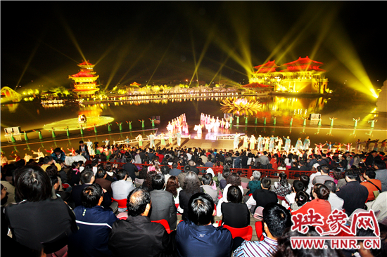 世界旅游城市市長論壇與會嘉賓赴清明上河園考察 世界旅游城市市長論壇與會嘉賓赴清明上河園考察