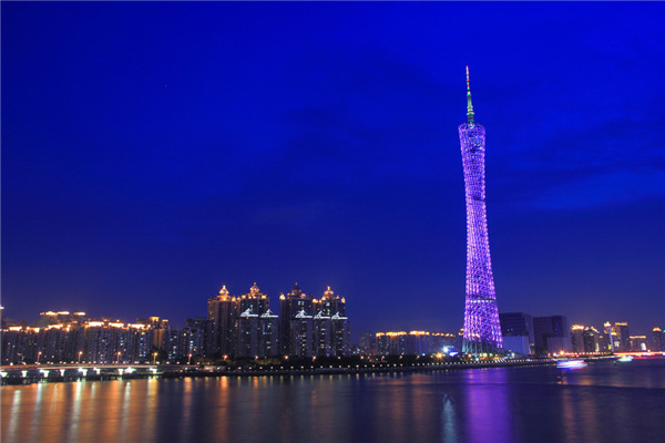 不要溫和地走進(jìn)那個良夜 因為夜太美！