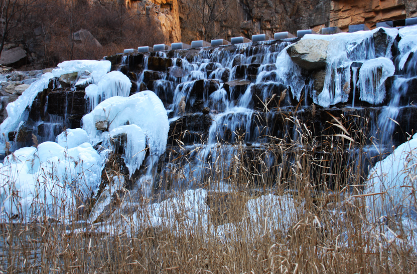 冬天來通天峽看冰掛吧!景區(qū)門票半價優(yōu)惠哦。