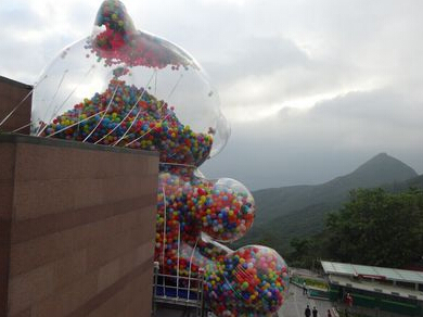 香港山頂展出巨型吹氣泰迪熊 香港山頂展出巨型吹氣泰迪熊
