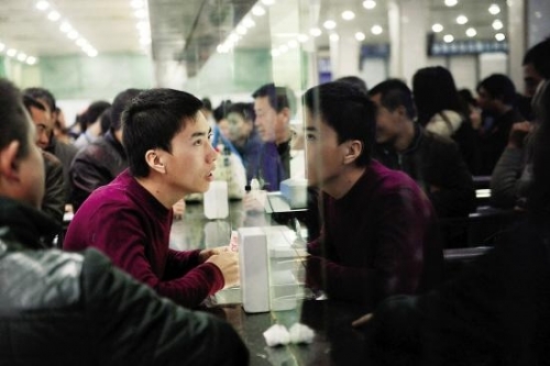 昨日起車站窗口開始發(fā)售明年2月5日春運車票 昨日起車站窗口開始發(fā)售明年2月5日春運車票