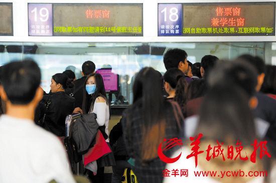 2015年春運(yùn),“囤票”不再是黃牛的專(zhuān)屬行為,普通乘客也開(kāi)始加入其中。