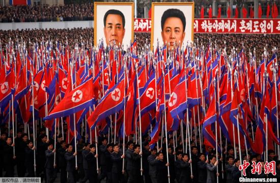 4月20日，包括軍人、公務(wù)員與平壤市民在內(nèi)的朝鮮各界民眾在金日成廣場集會，譴責(zé)并發(fā)誓要“消滅”韓國李