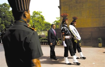 　　6日，帕內(nèi)塔在新德里。他在印度訪問(wèn)時(shí)稱，美國(guó)愿意為印度提供最先進(jìn)的武器