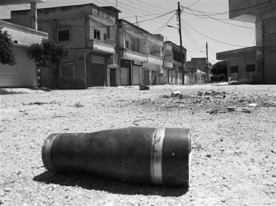 　11日，霍姆斯，政府軍和反對派武裝沖突過后留下一個彈殼。