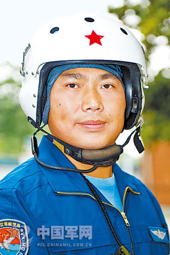 中國飛行員駕戰(zhàn)機(jī)“無腿”迫降 機(jī)腹僅輕微擦傷 中國飛行員駕戰(zhàn)機(jī)“無腿”迫降 機(jī)腹僅輕微擦傷