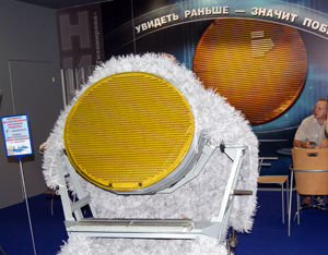 PAK FA戰(zhàn)斗機有源相控陣?yán)走_的前向天線（季霍米洛夫儀器設(shè)計科學(xué)研究院公司圖片）