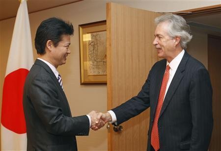 10月15日上午，日本外相玄葉光一郎與到訪的美國常務助理國務卿伯恩斯在日外務省舉行了會談。