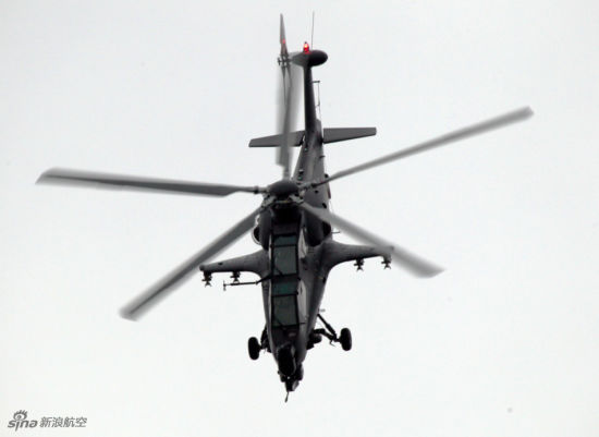 資料圖：在珠海航展上亮相的武直-10攻擊直升機(jī)。