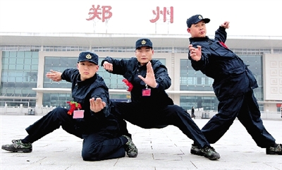 昨日，即將入伍的少林高手們啟程前合影留念