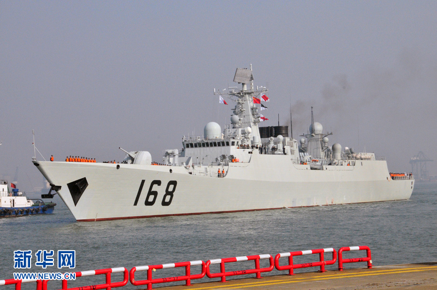 　25日15時(shí)，海軍南海艦隊(duì)“廣州”號(hào)驅(qū)逐艦駛?cè)霃V州南沙汽車(chē)碼頭