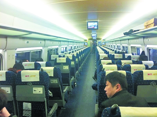 　春運(yùn)頭兩天，部分高鐵上座率并不高。