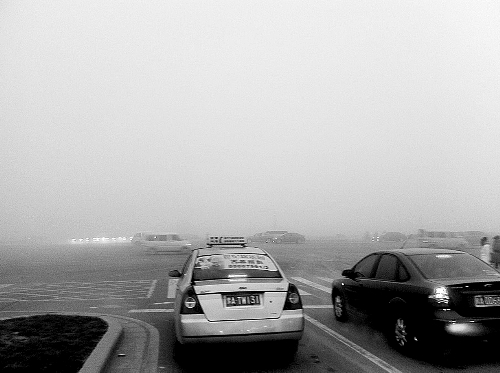 昨日河南30余市大霧預警 鄭州經(jīng)開區(qū)再飄雪