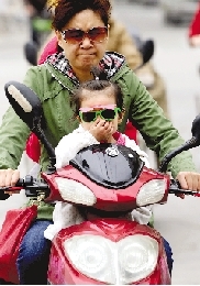 昨天清晨，文化宮路。 鄭州晚報(bào)記者 張翼飛 圖