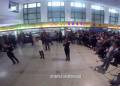 火車站候車大廳紅歌快閃迎國慶！百人互動，震撼現(xiàn)場嗨翻天！