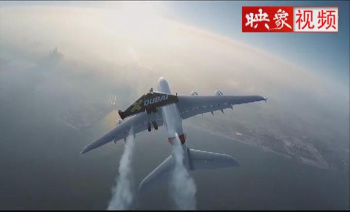 牛！土豪自制“翅膀”變“鳥人”