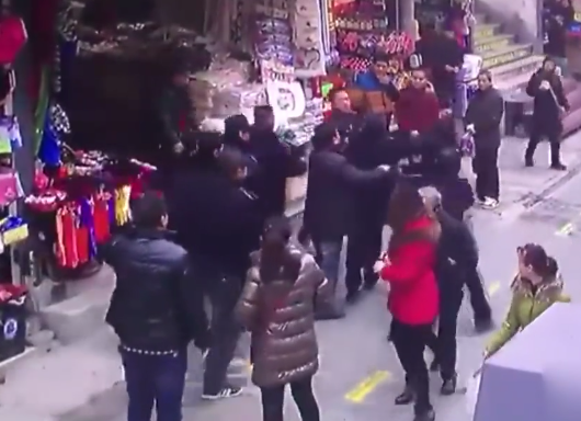 武漢滿春街城管?chē)鷼虘?hù)