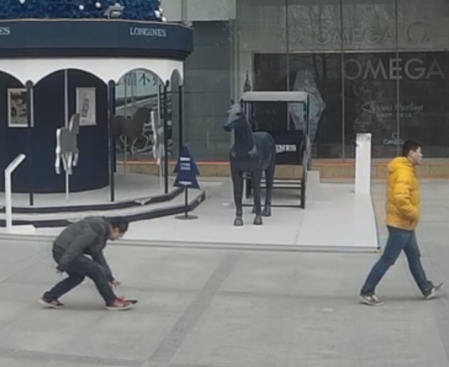 鄭州表情之跨年笑臉 撿人錢(qián)包拒絕歸還 正義哥在哪？