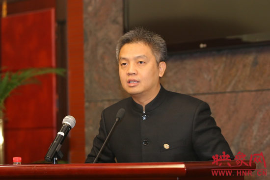 中央人民廣播電臺(tái)副臺(tái)長王曉暉在映象網(wǎng)上線儀式上講話