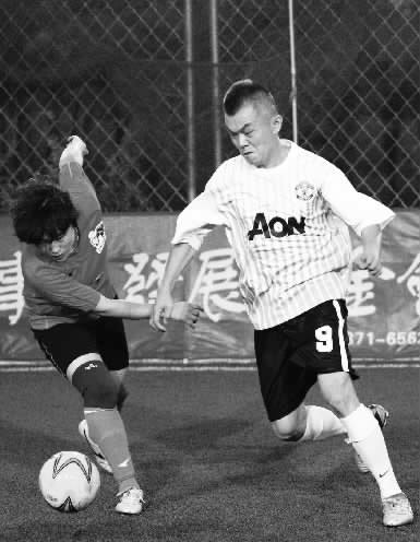 跟男人踢球，鏗鏘玫瑰們早已習(xí)慣