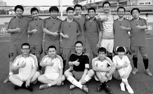 在首場比賽失利的情況下，“天使”們后來居上，昂首晉級