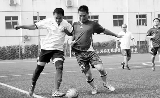 為了爭奪小組頭名，天行健和領(lǐng)航置業(yè)踢得異常激烈