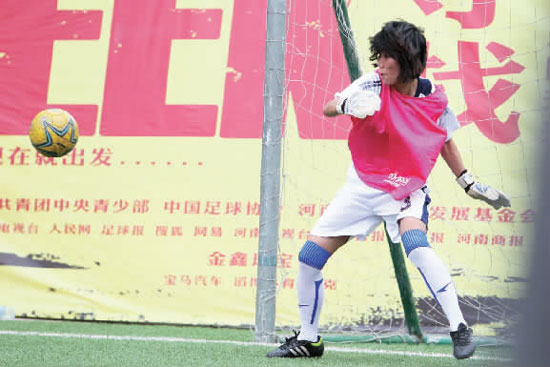 范運(yùn)杰客串門(mén)將，才止住了本方連續(xù)丟球的頹勢(shì)