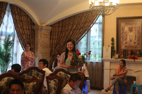 收到怎么多玫瑰，當(dāng)然開心啦！