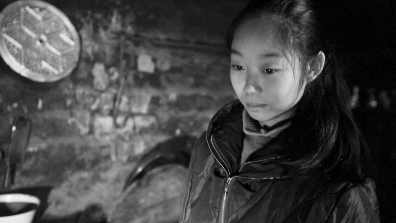 小倩倩家徒四壁，她渴望繼續(xù)讀書，改變家的現(xiàn)狀