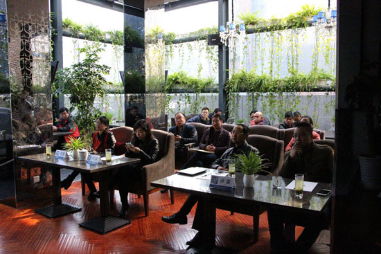 《創(chuàng)業(yè)星工廠》第二季海選現場，評委們認真聽取創(chuàng)業(yè)者的項目介紹