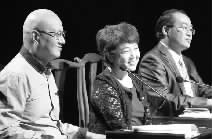 三位評委的點(diǎn)評也是節(jié)目的一大亮點(diǎn)