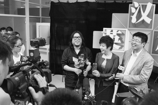 節(jié)目嘉賓高曉松、于丹、張頤武接受采訪