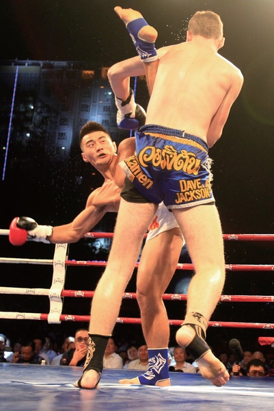 河南電視臺(tái)《武林風(fēng)》欄目走進(jìn)新疆，把比賽現(xiàn)場(chǎng)搬到了新疆建設(shè)兵團(tuán)農(nóng)十三師紅星廣場(chǎng)