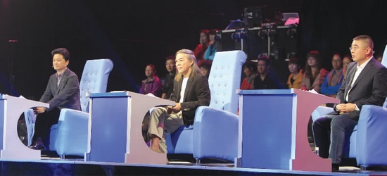 節(jié)目中，崔永元、蔡志忠、錢文忠 由左至右 三為成語先生妙語不斷